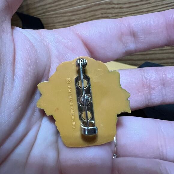 Vintage Hallmark Cards Brooch Lapel Pin Fall Harvest Basket Squirrel Leprechaun - Picture 2 of 11